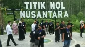 Wisatawan mengunjungi Titik Nol IKN