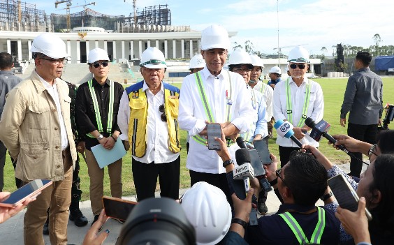 Presiden Joko Widodo saat diwawancarai wartawan di IKN