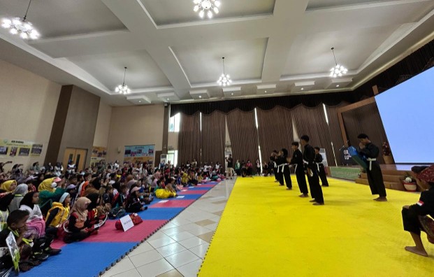 Suasana dalam kunjungan pelajar ke Aula eks Kantor Dispora Kaltim, Selasa 19 November 2024.