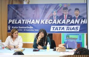 Tata rias, salah satu jenis pelatihan life skill yang digelar Dispora Kaltim pada 2024