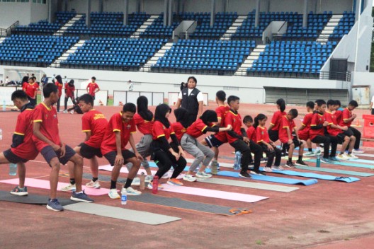 Atlet dari Akdemi DBON Kaltim saat latihan fisik