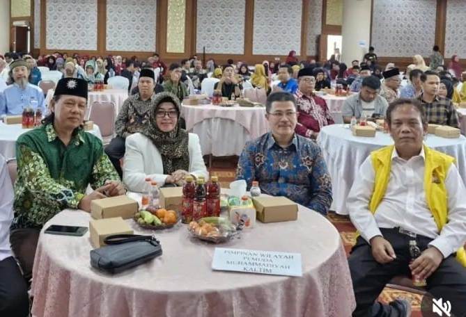 Anggota DPRD Provinsi Kaltim Darlis Pattalongi (tiga dari kiri) - (IG pribadi)