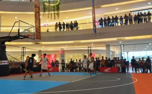 Suasana pertandingan Kejuaraan Bola Basket 3x3 Piala Gubernur Kaltim