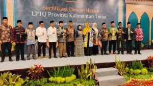 Peserta sertifikasi dan pihak terkait foto bersama