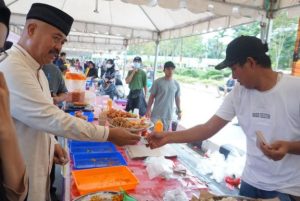 Bupati Kukar di Lorong Pasar Ramadhan