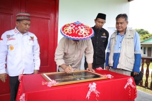 Foto: Bupati Kutai Kartanegara, Edi Damansyah, saat meresmikan tiga Puskesmas Pembantu di Kecamatan Kembang Janggut (ist/Prokom Kukar).
