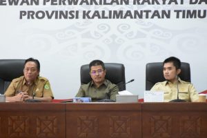 Wakil Ketua Komisi IV DPRD Kaltim Andi Satya Adi Saputra (paling kanan)