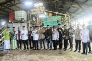 Sejumlah pejabat Pemprov Kaltim dan pihak terkait foto bersama setelah penandatanganan MoU