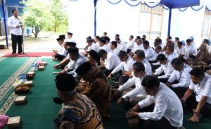 Asisten II Setkab Kukar Ahyani Fadianur Diani, saat Halal Bihalal Keluarga Besar Perumda Air Minum Tirta Mahakam
