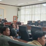 Suasana pertemuan antara DPRD Kaltim dan Forum Peduli Masyarakat Mahulu.
