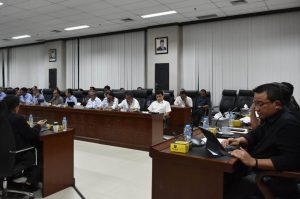 Suasana RDP pada Senin malam (28/4/2025).