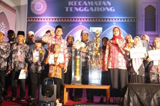 Penyerahan Piala