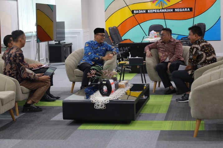 Bupati Kukar, Sekda, dan Kepala BKPSDM saat menemui Kepala BKN di Jakarta. (Ist/ Prokom Kukar)