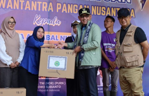 Penyerahan bantuan