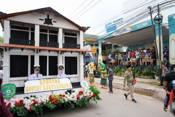 Kendaraan hias Kukar