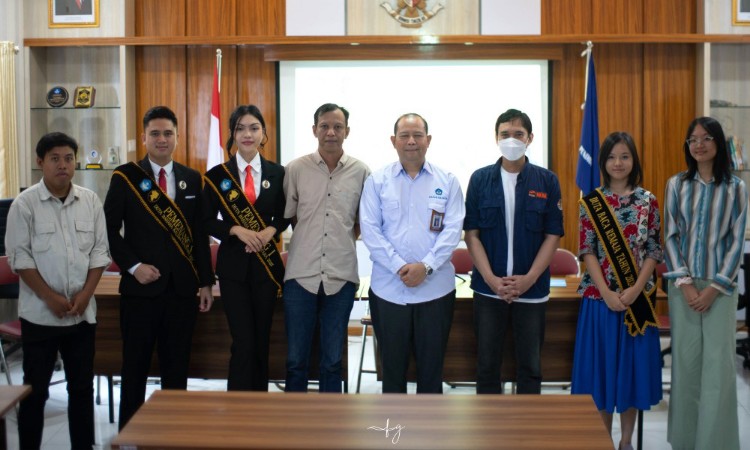 Para narasumber dalam Forum Sumbu Tengah