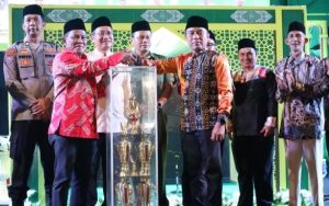 Penyerahan piala