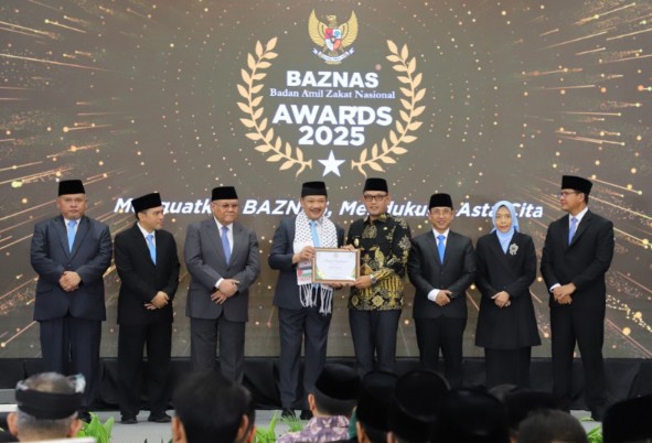 Suasana penyerahan penghargaan