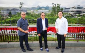 diskusi dan foto bersama