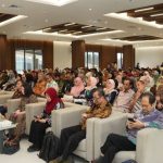 Seminar Nasional dengan tema “Mendaulatkan Bahasa, Merajut Bangsa, Menembus Dunia”.