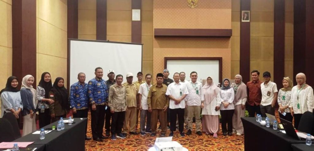 Tim M4CR dan narasumber foto bersama saat bimtek. (Foto: Ist/ M4CR/ AB Arif)