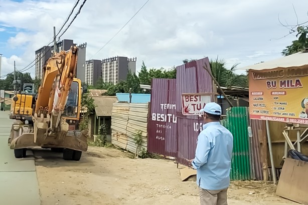 Pembongkaran kios ilegal