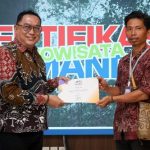 Sertifikasi pemandu ekowisata hasil kolaborasi antara OIKN, Sekretariat Kerja Bersama Bank Indonesia, dan Lembaga Sertifikasi Pariwisata Jana Dharma Indonesia di Multifuntion Hall Kantor Bersama 3, KIPP Nusantara, pada Selasa (3/2/2026). (Foto/ Humas OIKN)