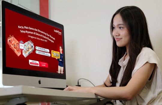 IndiHome Ultra Mesh Wi‑Fi merupakan solusi Wi‑Fi untuk membantu jangkauan sinyal lebih merata dan tetap nyaman saat pindah ruangan di hunian banyak sekat & kamar.