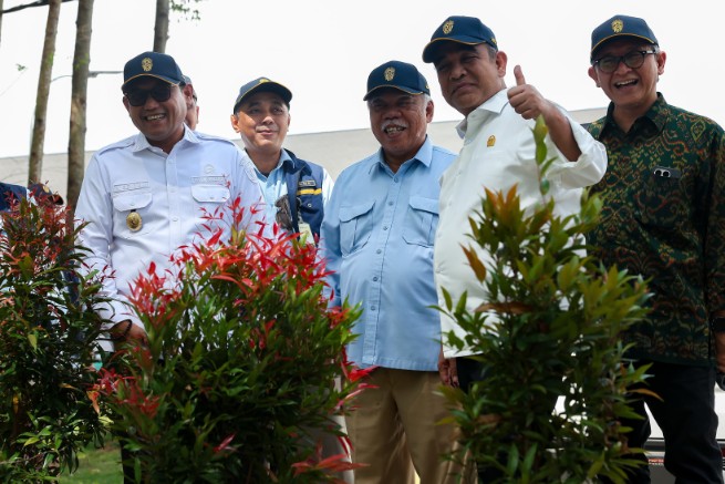 Kunjungan Kerja Pimpinan MPR RI ke Ibu Kota Nusantara beserta rombongan meninjau beberapa titik strategis mulai dari persil kawasan legislatif, Masjid Negara IKN, Glamping, Kantor Otorita IKN dan Bandara Internasional Nusantara.