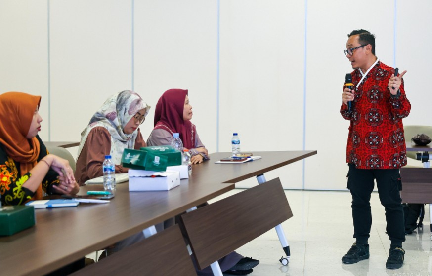 Pelaku ekraf di IKN sedang mengikuti pelatihan