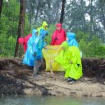 Pungut sampah di Tanah Merah