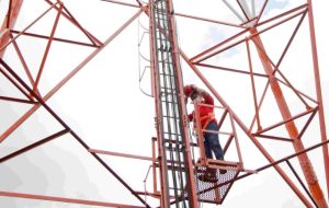 Telkomsel optimalkan Spektrum 700 MHz dan 2,6 GHz secara bertahap guna mendukung program pemerintah menghadirkan konektivitas digital yang semakin cepat, andal, merata, dan inklusif bagi masyarakat Indonesia.